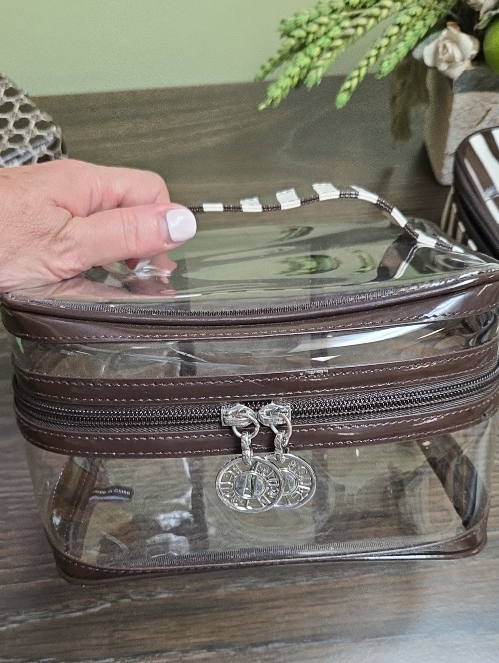 HENRI BENDEL COSMETIC TRAVEL CASE  CLEAR CASE